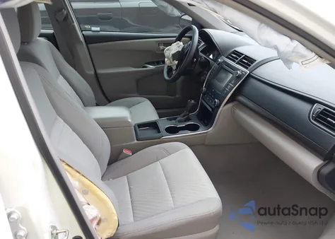 2015 Toyota Camry Le z USA, uszkodzony, nr VIN 4T1BF1FK2FU022259